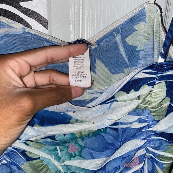 🌷🩵🤍Blue and white asymmetrical tank top with a cute design #summer🤩🌸 - Picture 7 of 7